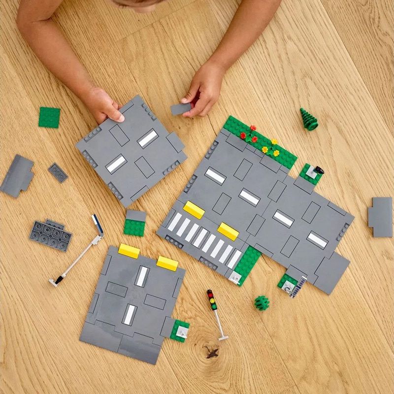 LEGO_City_Cruzamento_de_Avenidas_60304_3