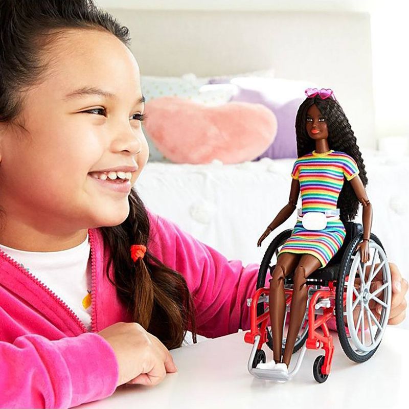 GRB94_Boneca_Barbie_Fashionistas_Cadeirante_Negra_166_Mattel_2