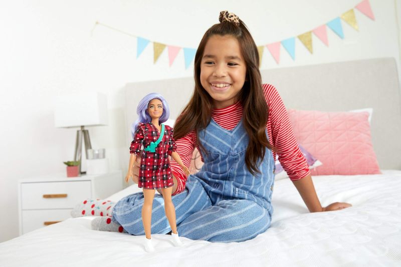 Boneca-Barbie-Fashionista-com-Estojo---Plus-Size-Vestido-Xadrez---157---Mattel--7-