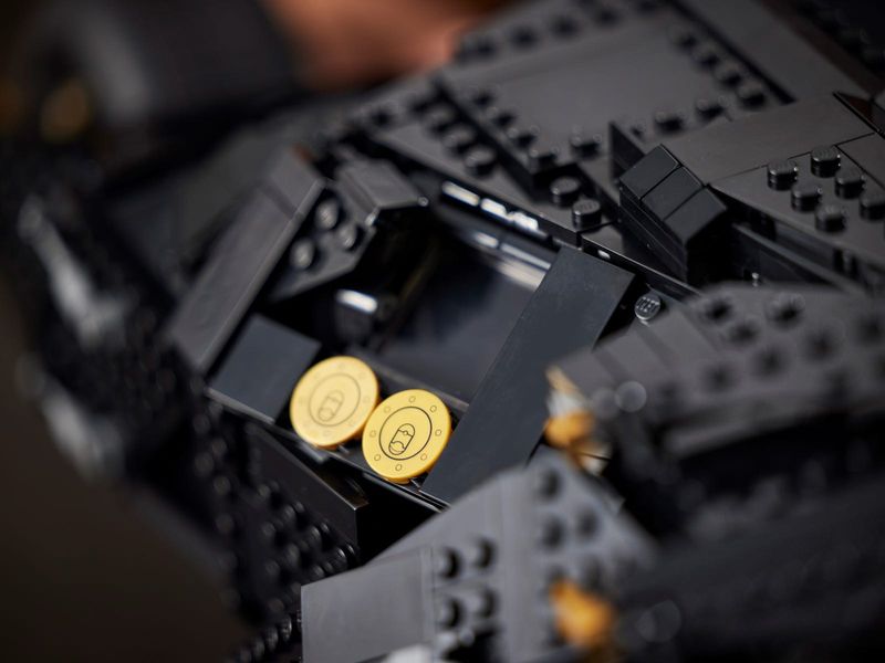 LEGO-Batman---Batmovel-Tumbler-9