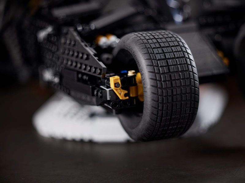 LEGO-Batman---Batmovel-Tumbler-10