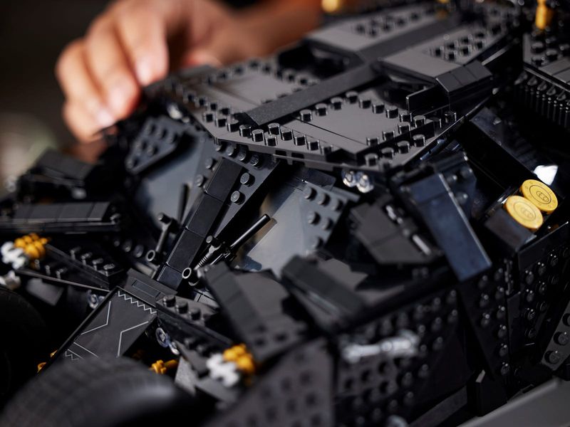 LEGO-Batman---Batmovel-Tumbler-11