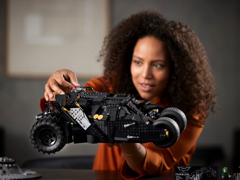 LEGO-Batman---Batmovel-Tumbler-21