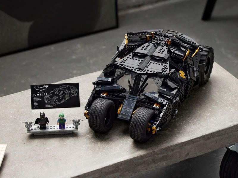 LEGO-Batman---Batmovel-Tumbler-22