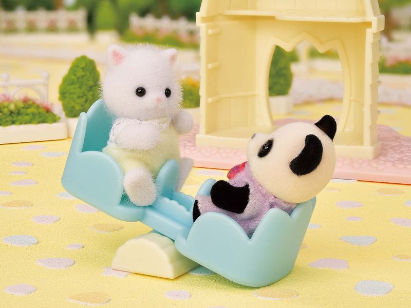 Sylvanian-Families---Parque-de-Moinho-de-Ventos-para-Bebes---Epoch-4