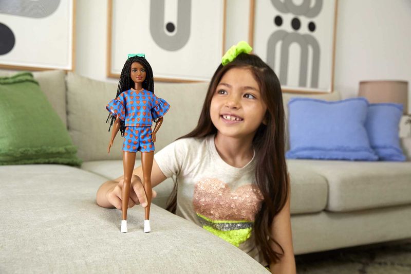 GRB63---Boneca-Barbie-Fashionista-com-Estojo---Conjunto-de-Coracao-5