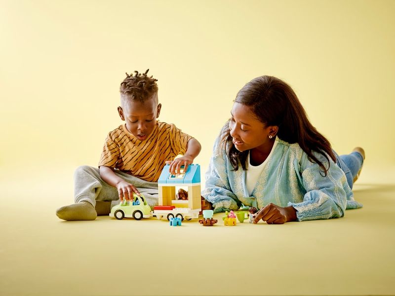 6-LEGO-Duplo-Casa-de-Familia-sobre-Rodas---10986