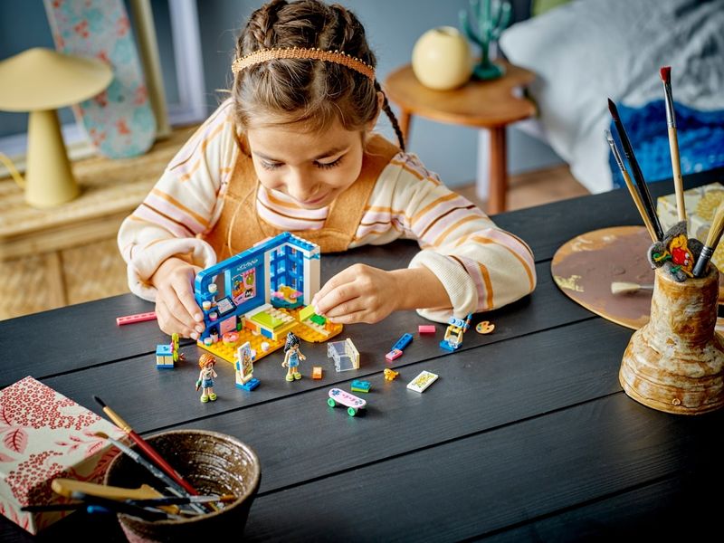 8-LEGO-Friends---O-Quarto-da-Liann---41739