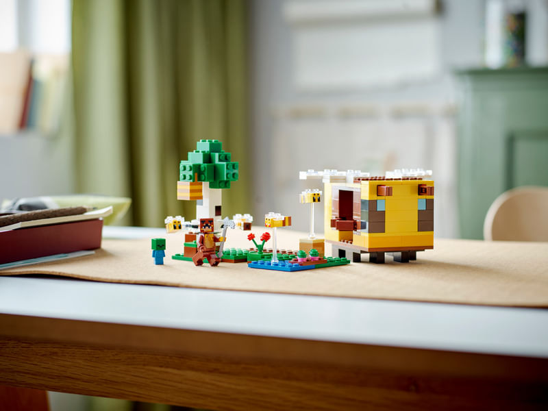 LEGO-Minecraft---Casa-de-Campo-da-Abelha---21241-10