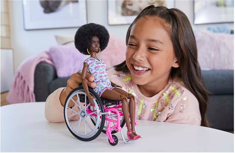 6-Boneca-Barbie-Fashionistas---Cadeirante---Negra---195---Mattel