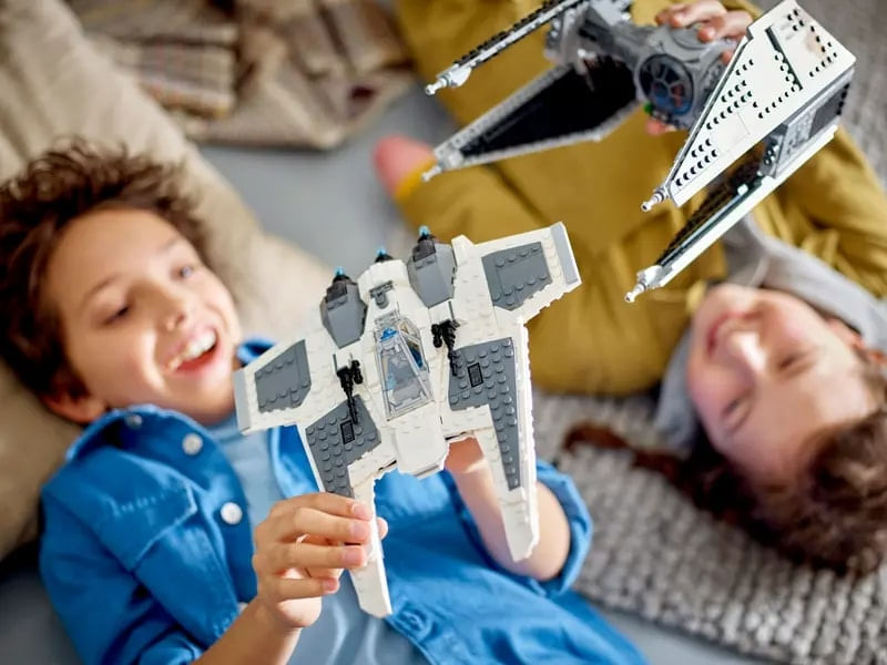 LEGO-Star-Wars---Caca-Mandaloriano-contra-TIE-Interceptor---957-Pecas---75348-7