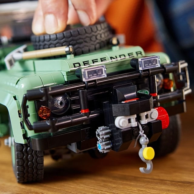 LEGO-Icons---Land-Rover-Defender-90-Classic---2336-pecas---10317-13