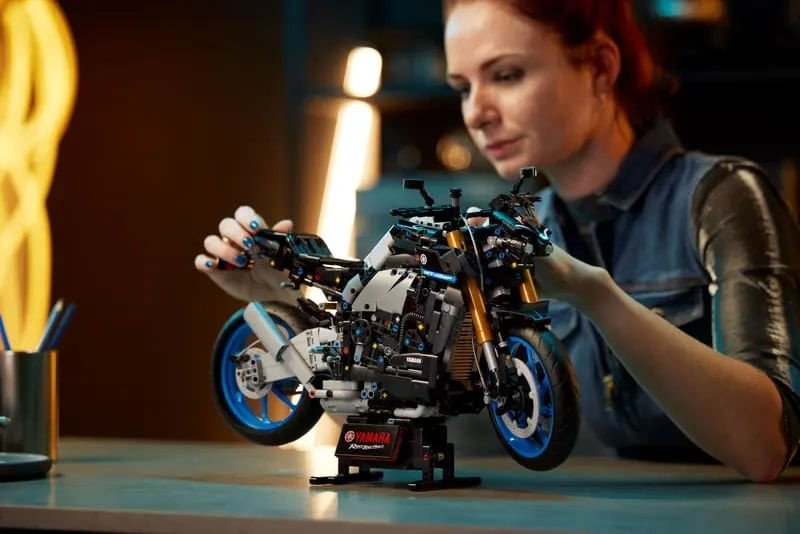 LEG42159---LEGO-Technic---Yamaha-MT-10-SP---1478-Pecas---42159-8