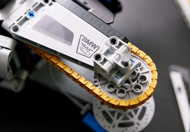 LEG42130---LEGO-Technic---BMW-M-1000-RR---1920-Pecas---42130-7