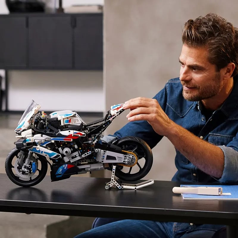 LEG42130---LEGO-Technic---BMW-M-1000-RR---1920-Pecas---42130-9