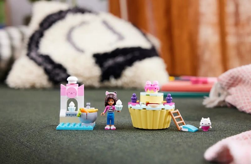 LEGO-Casa-da-Gabby---Diversao-na-Confeitaria-com-o-Cakey---58-Pecas---10785-7