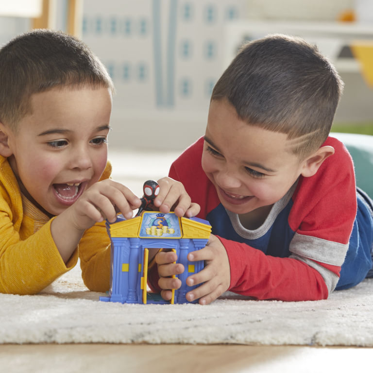 HASF8362---Playset-com-Mina-Figura---Banco---Vida-Urbana---Spidey-and-His-Amazing-Friends---Hasbro-5