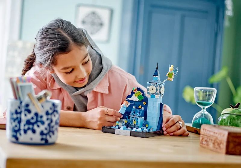 LEGO-Disney---O-voo-de-Peter-Pan-e-Wendy-sobre-Londres---100-Anos---466-Pecas---43232-8
