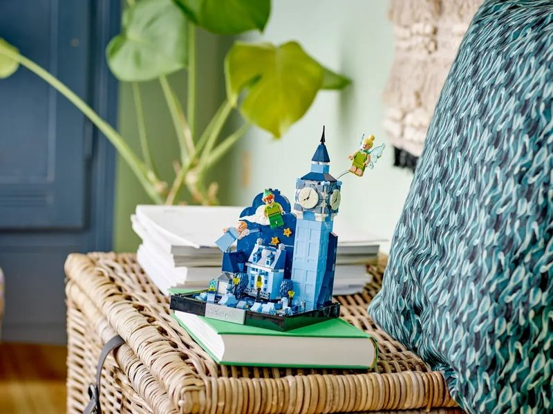 LEGO-Disney---O-voo-de-Peter-Pan-e-Wendy-sobre-Londres---100-Anos---466-Pecas---43232-9