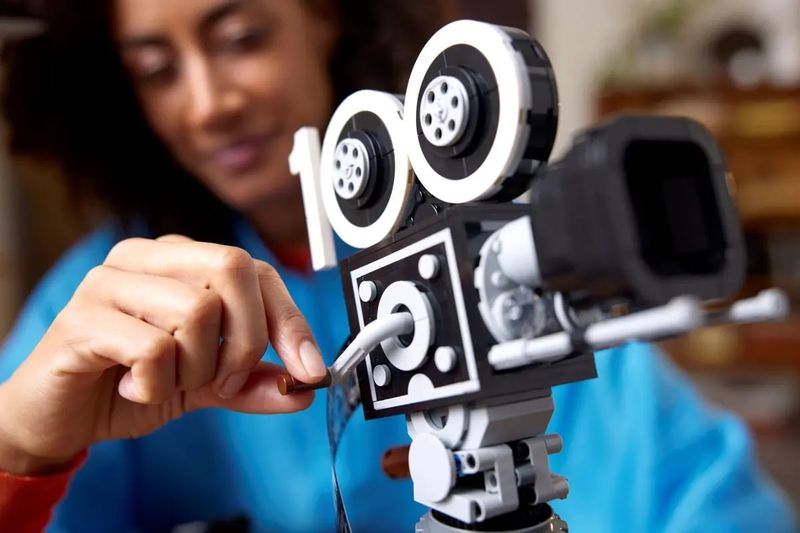 LEGO-Disney---Camera-em-Tributo-ao-Walt-Disney---100-Anos---811-Pecas---43230-11