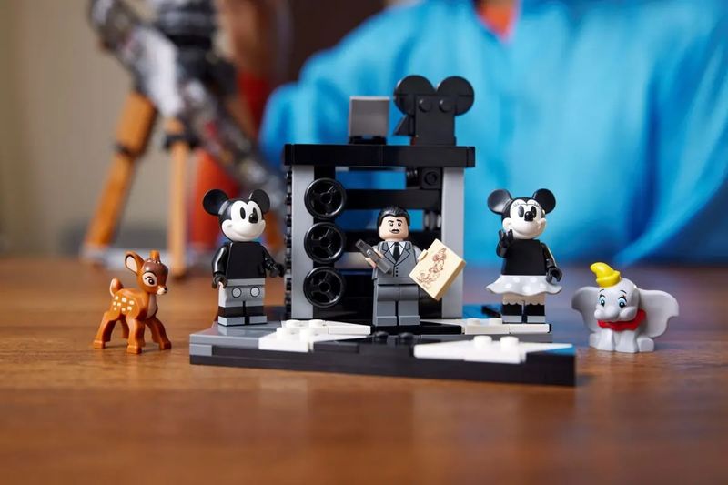 LEGO-Disney---Camera-em-Tributo-ao-Walt-Disney---100-Anos---811-Pecas---43230-12