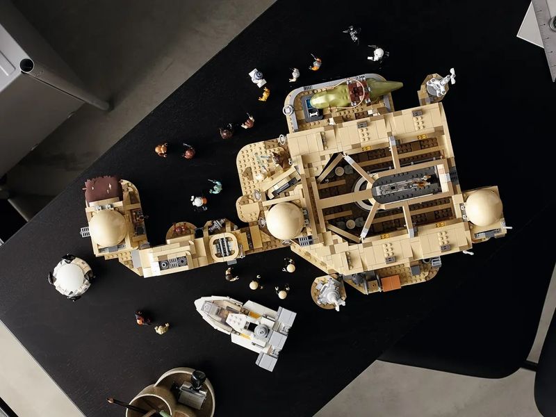 LEGO-Star-Wars---Mos-Eisley-Cantina---3187-Pecas---75290-11