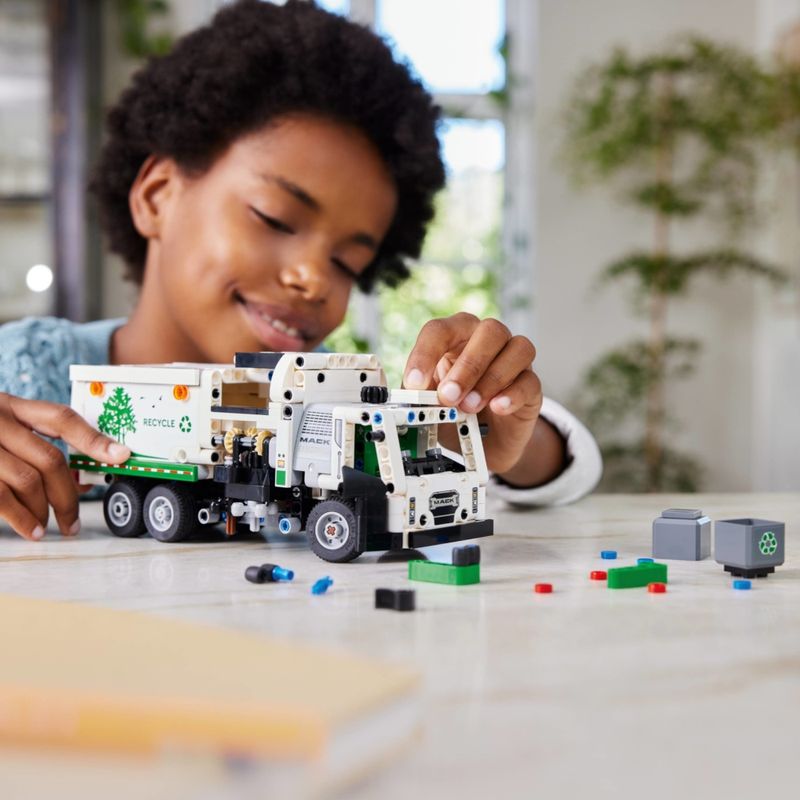 LEG42167---LEGO-Technic---Caminhao-de-Lixo-Mack-LR-Electric---503-Pecas---42167-7