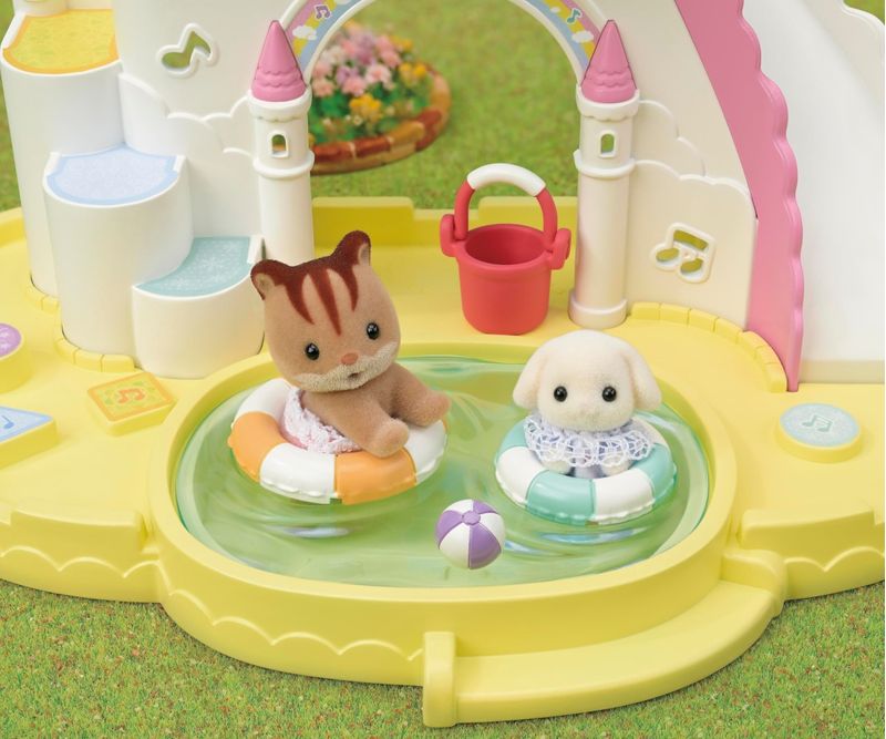 EPO5746---Sylvanian-Families---Piscina---Caixa-de-Areia-Jardim-da-Infancia---Epoch-5