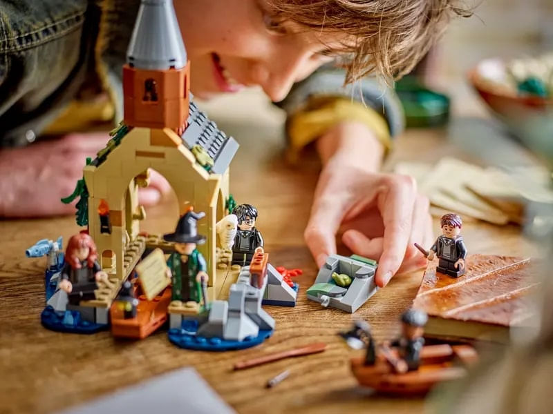 LEGO-Harry-Potter---Casa-dos-barcos-do-Castelo-de-Hogwarts---350-Pecas---76426-7