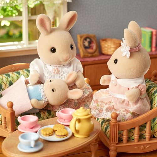 Sylvanian Families - Família dos Coelhos de Leite - Novas Roupas - Epoch