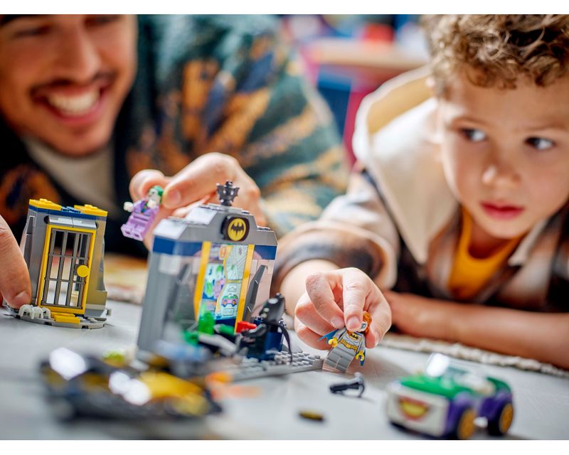 LEG76272---LEGO-Batman---A-Batcaverna-com-Batman-Batgirl-e-o-Coringa---184-Pecas---76272-7