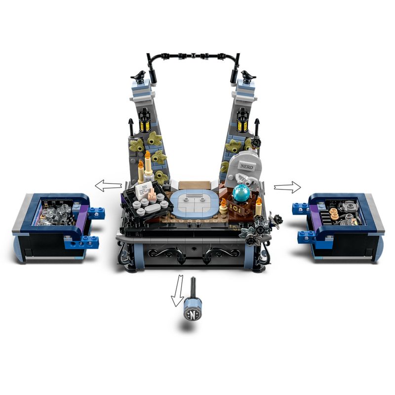 LEG76780---LEGO-Wednesday---Figura-da-Wandinha-Addams---702-Pecas---76780-6.jpg