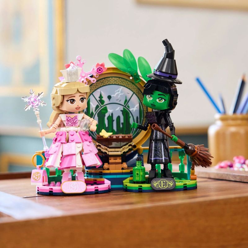 LEG75682 - LEGO Wicked - Figuras de Elphaba e Glinda - 558 Pecas - 75682 8.jpg