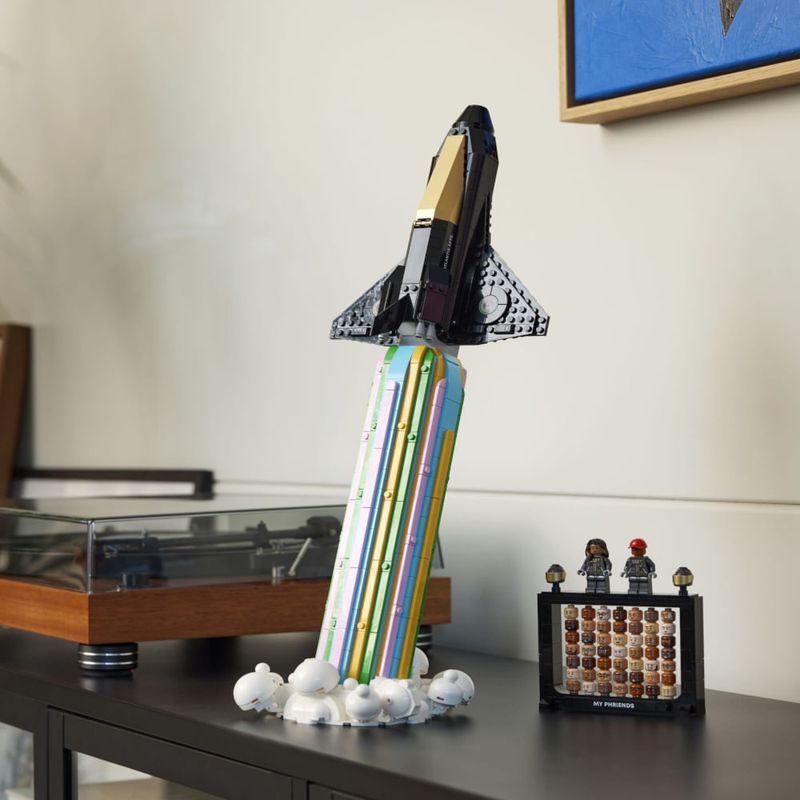 LEG10391---LEGO-Icons---Sobre-a-Lua-com-Pharrell-Williams---966-Pecas---10391-5.jpg