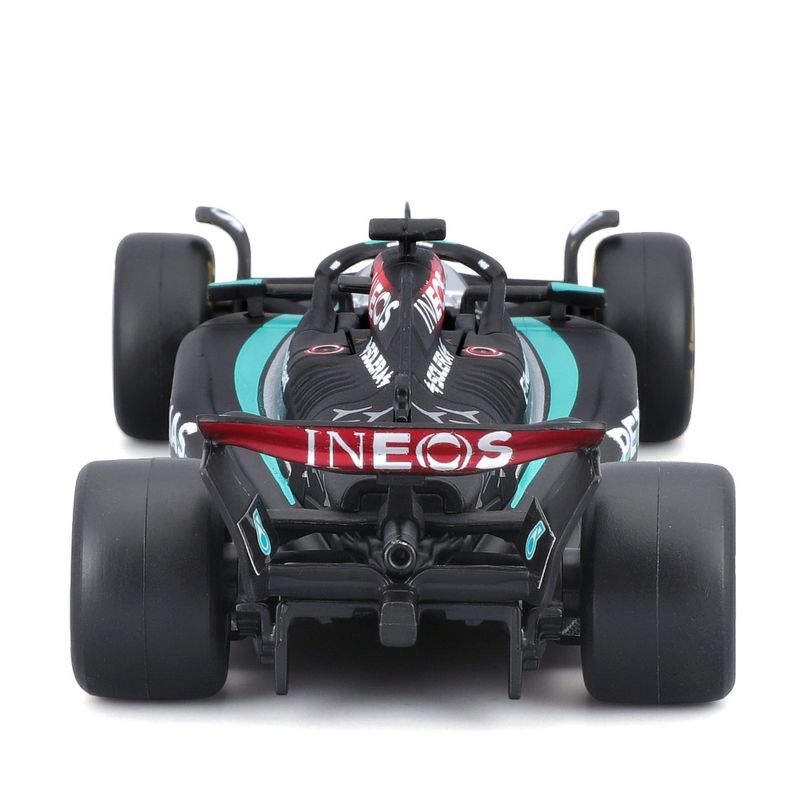 MAI23-38060-MERCEDES---Carro-em-Miniatura---Mercedes-Benz-F1-W15-com-Base---143---Maisto-4.jpg