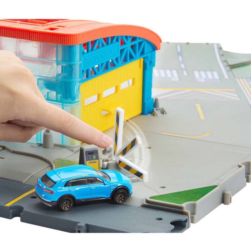 MATJBW37 - Pista com Carrinho Matchbox - Aventura de Decolagem no Aeroporto - Mattel 4.jpg