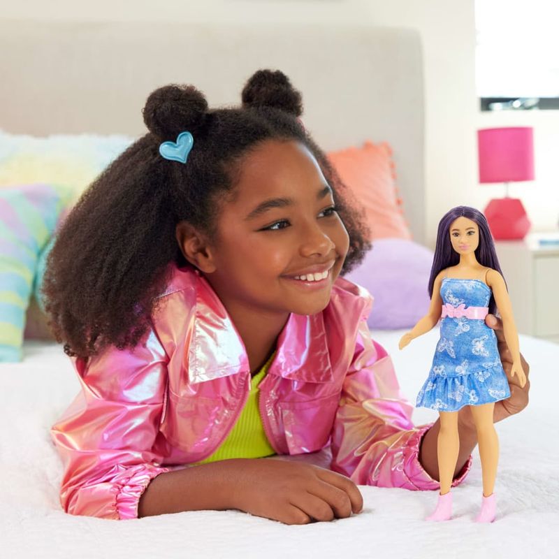 MATFBR37-231---Boneca-Barbie---Vestido-de-Borboletas-e-Botas-Rosas---Fashionista---Mattel-6
