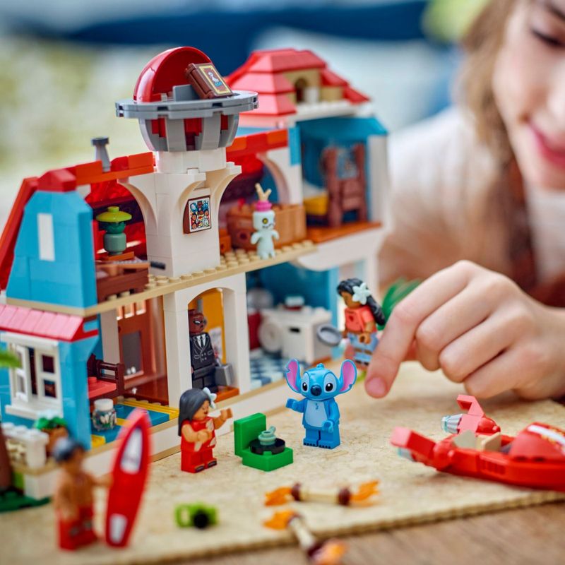 LEG43268 - LEGO Disney - Casa de Praia Lilo e Stitch - 834 Pecas - 43268 4