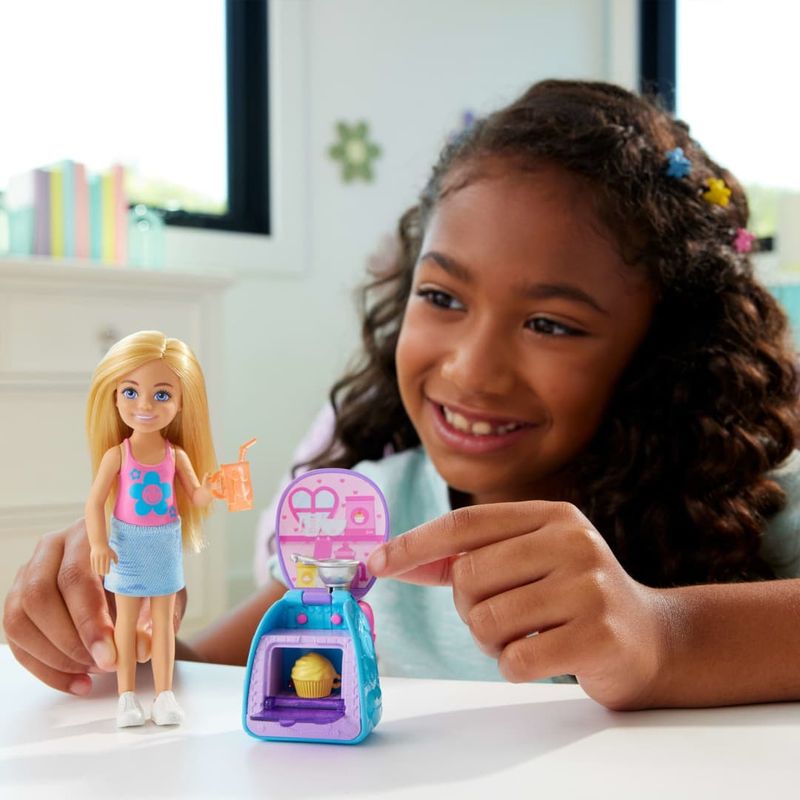 MATJBF46 - Mini Boneca Barbie - Mochila de Cupcakes - Chelsea - Mattel 6