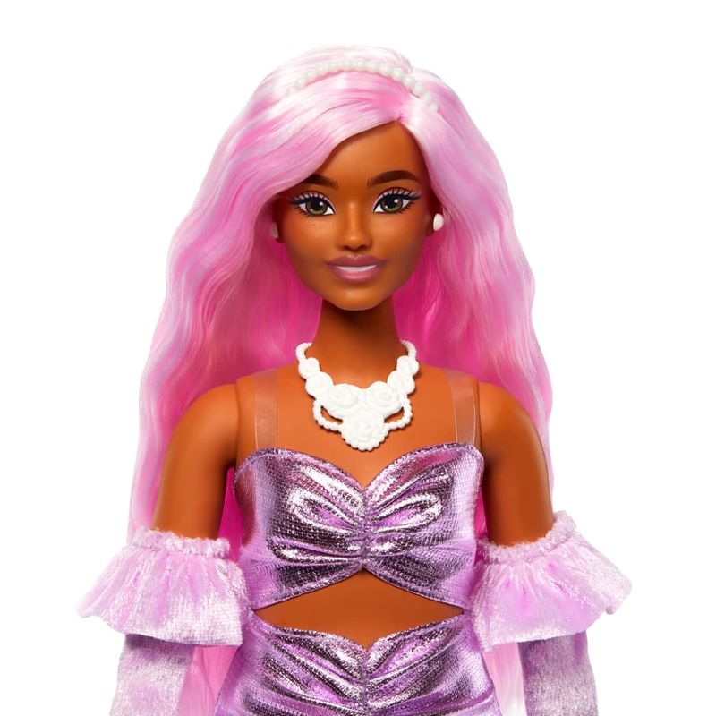 MATHYV25 - Boneca Barbie Deluxe - Cabelo Rosa e Vestido Brilhante - Mattel 4