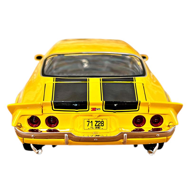 MAI23-46629 CAMARO71 - Carro em Miniatura - Chevrolet Camaro Z28 1971 - 118 - Maisto 4