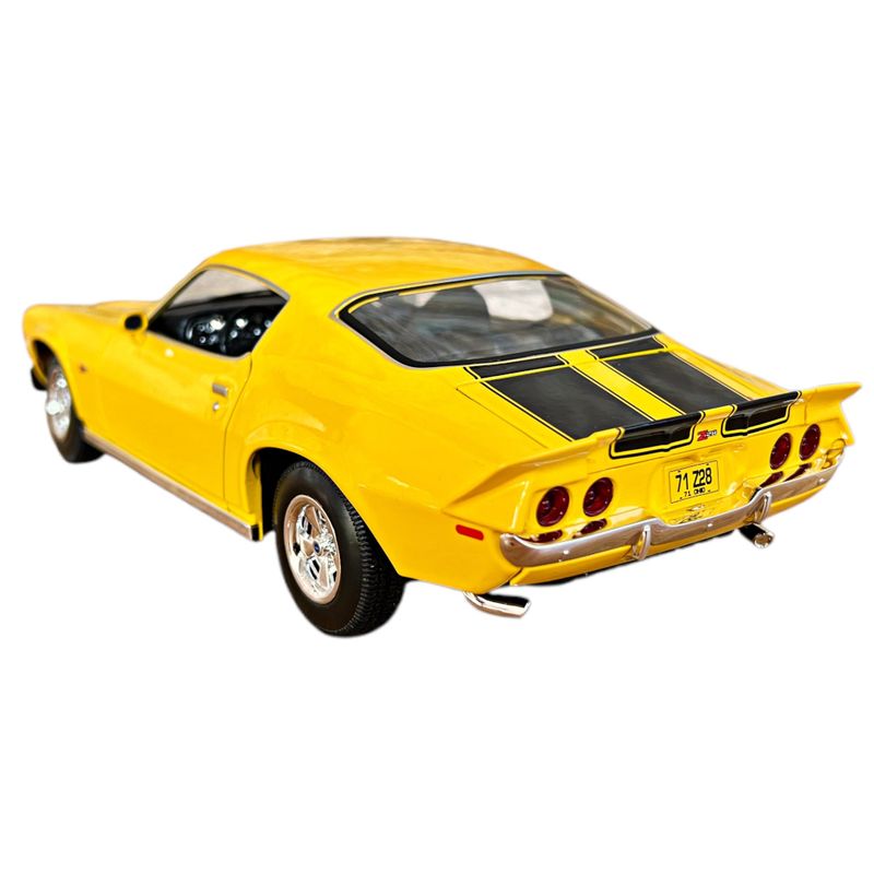 MAI23-46629 CAMARO71 - Carro em Miniatura - Chevrolet Camaro Z28 1971 - 118 - Maisto 5