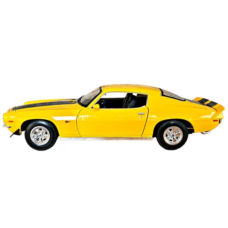 MAI23-46629 CAMARO71 - Carro em Miniatura - Chevrolet Camaro Z28 1971 - 118 - Maisto 6