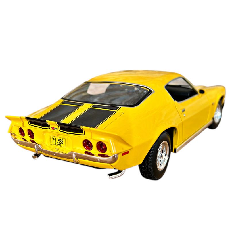 MAI23-46629 CAMARO71 - Carro em Miniatura - Chevrolet Camaro Z28 1971 - 118 - Maisto 8