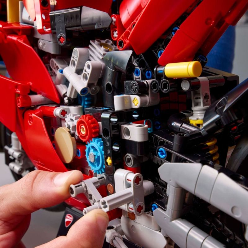 LEG42202 - LEGO Technic - Ducati Panigale V4 S - 1603 Pecas - 42202 6