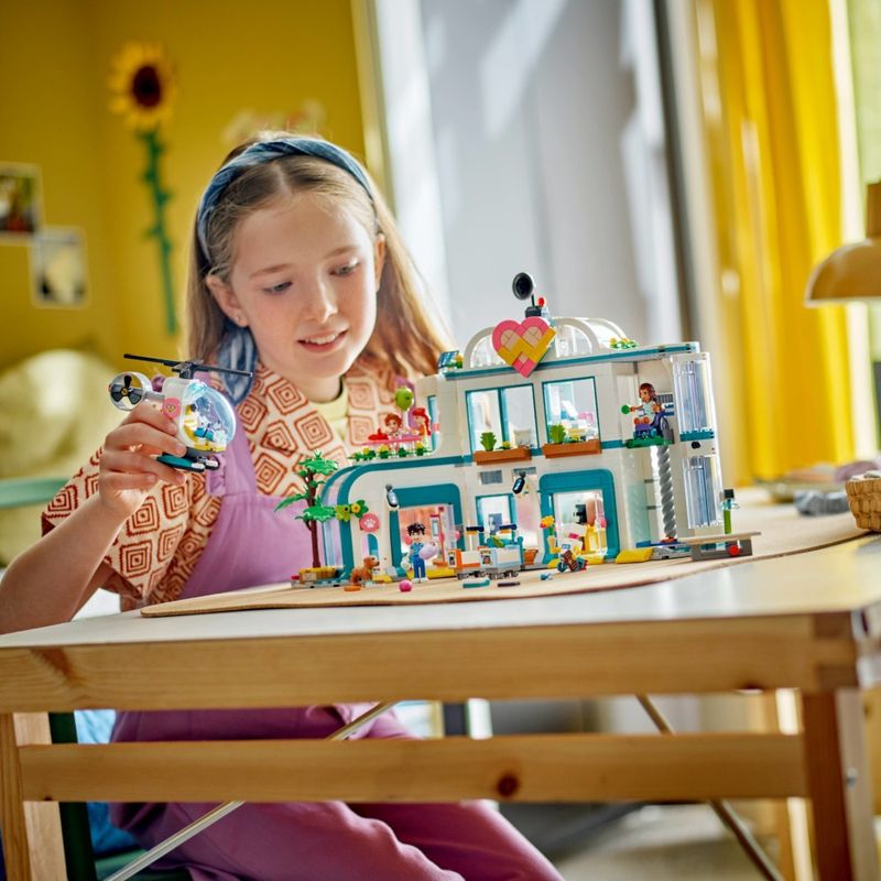 LEG42621 - LEGO Friends - Hospital de Heartlake City - 1045 Pecas - 42621 7