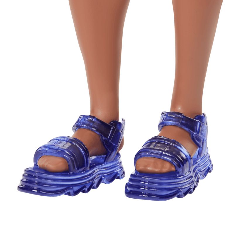 MATDWK44 220 - Boneco Ken Fashionista - Camiseta com Ondas e Shorts Azul - 220 - Mattel 5